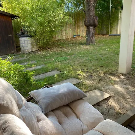 2 Pieces De Plain-pied Avec Parking Et Jardin Au Calme *