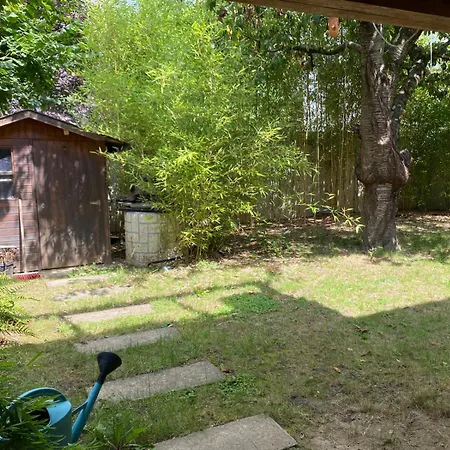 Apartment 2 Pieces De Plain-pied Avec Parking Et Jardin Au Calme *