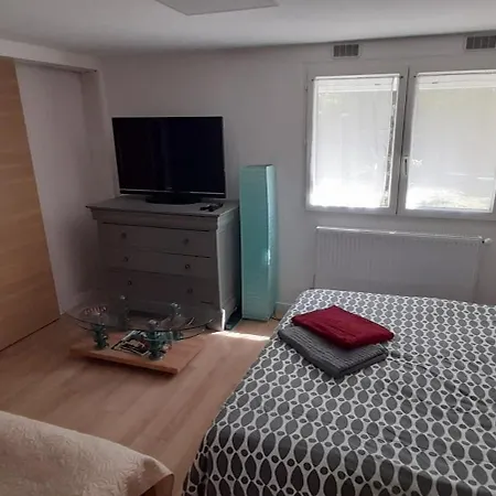 2 Pieces De Plain-pied Avec Parking Et Jardin Au Calme Apartment *