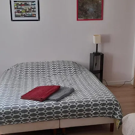 2 Pieces De Plain-pied Avec Parking Et Jardin Au Calme Daire Antony