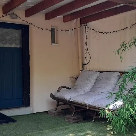 2 Pieces De Plain-pied Avec Parking Et Jardin Au Calme